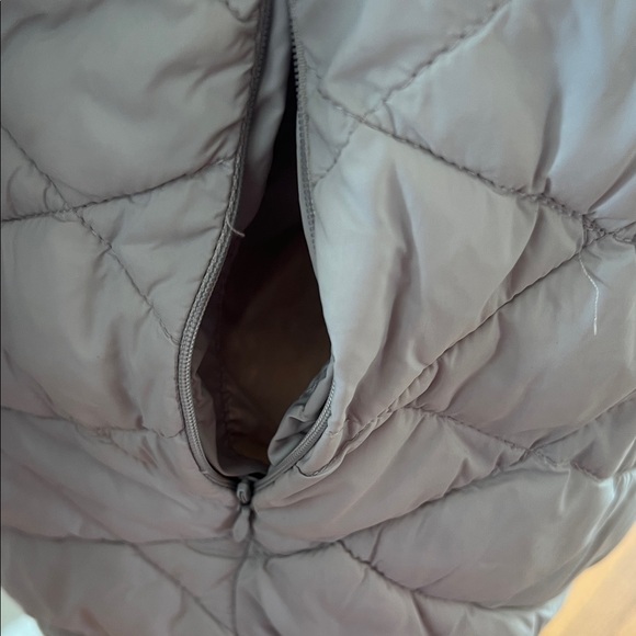 This is a women's ZeroXposur Brooke Packable Puffer Jacket in a light gray color - Picture 2 of 4